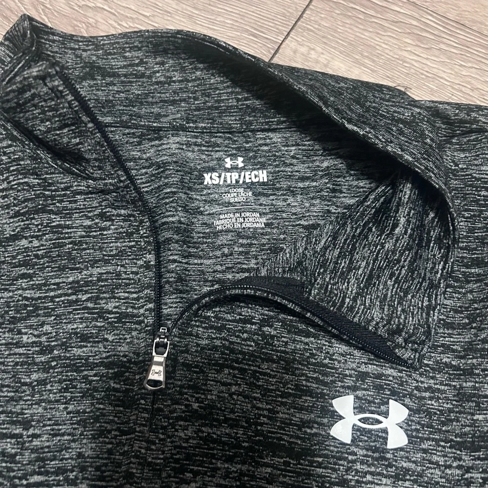 Under Armour Women's Long Sleeve Quarter-Zip Pullover - Charcoal/Black Heather - Picture 3 of 4